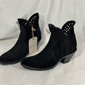 Shyanne Nicki Laser Cut Out Fringed Ankle Boot Black‎ Suede Inside Zip Sz 9 NWT